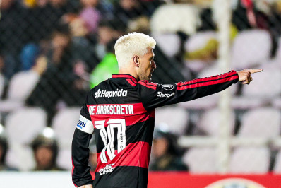 Arrascaeta se isola como estrangeiro com mais jogos pelo Flamengo