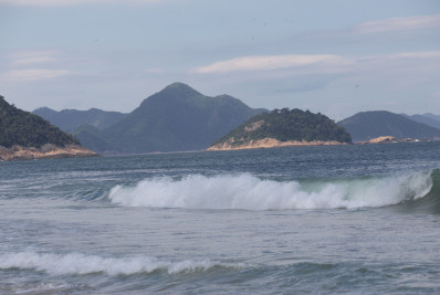 Marinha emite aviso de ressaca para orla do Rio; ondas podem atingir 3 metros
