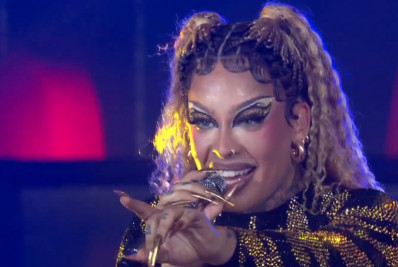 BBB 26: Gloria Groove agita festa, perde estalecas e imita Maxiane no confessionário