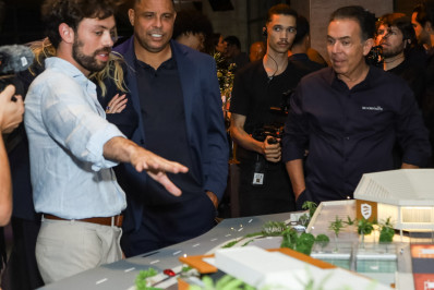 Ronaldo Nazário e Celina Locks reúnem convidados em lançamento de clube de luxo em SP