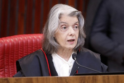 Cármen Lúcia antecipa saída da presidência do TSE