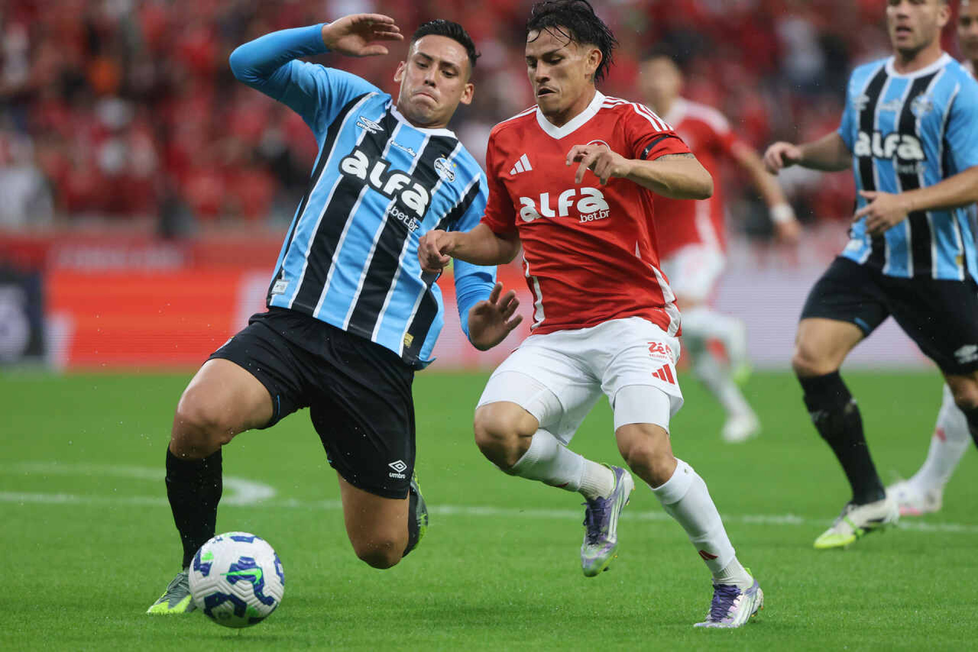 Gr&ecirc;mio faz acordo com a Alfabet, enquanto Internacional mant&eacute;m cobran&ccedil;a