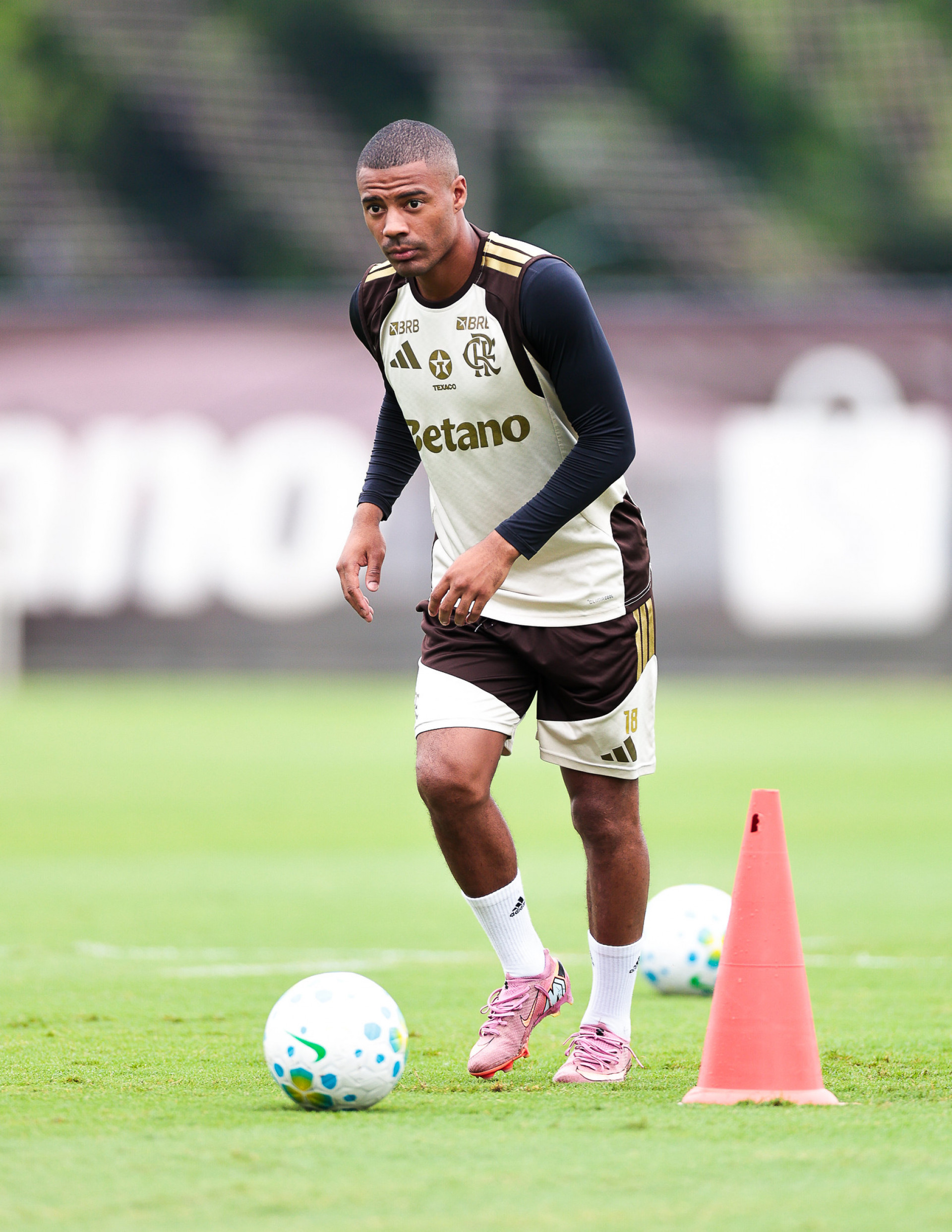 De la Cruz durante treinamento pelo Flamengo