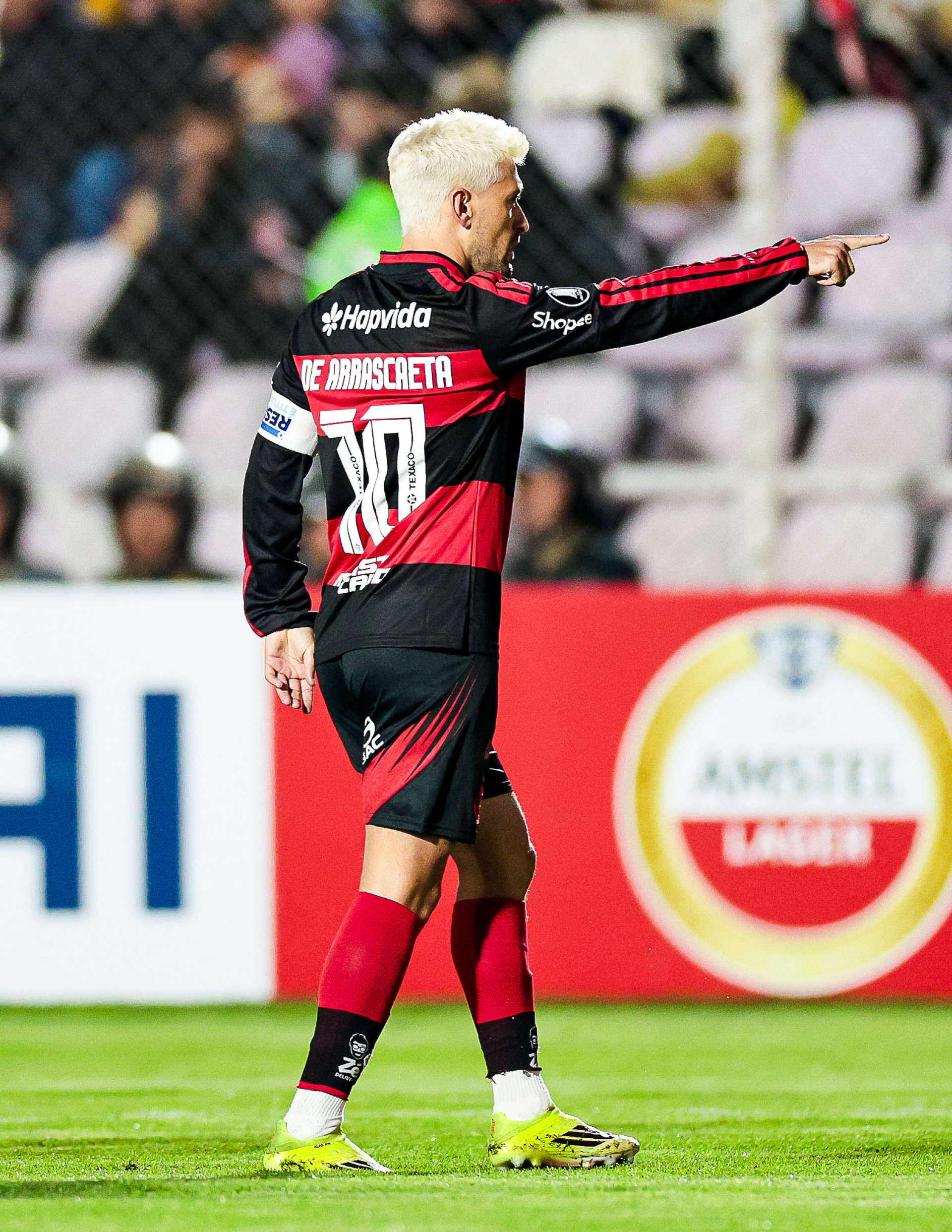 Arrascaeta em ação contra o Cusco nesta quarta-feira (8), no Peru