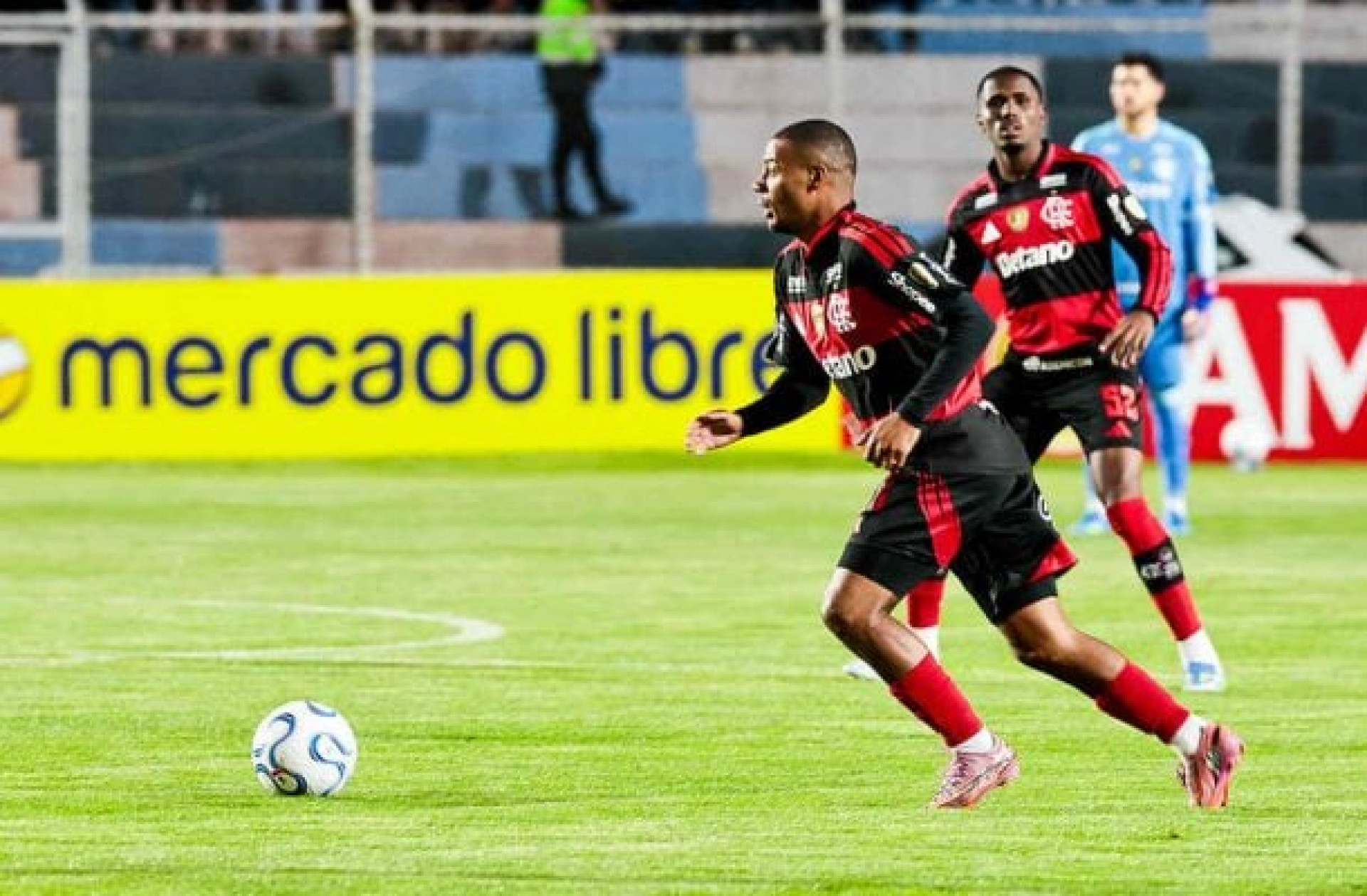 Flamengo vence com intelig&ecirc;ncia