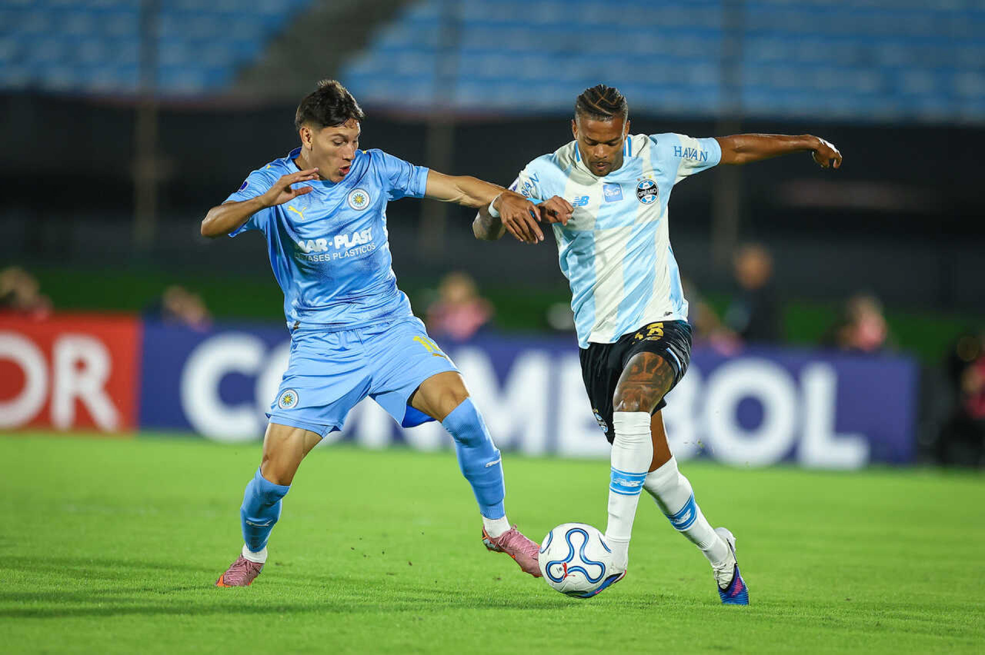 Lu&iacute;s Castro &eacute; direto ap&oacute;s derrota do Gr&ecirc;mio: “Pior jogo da temporada”