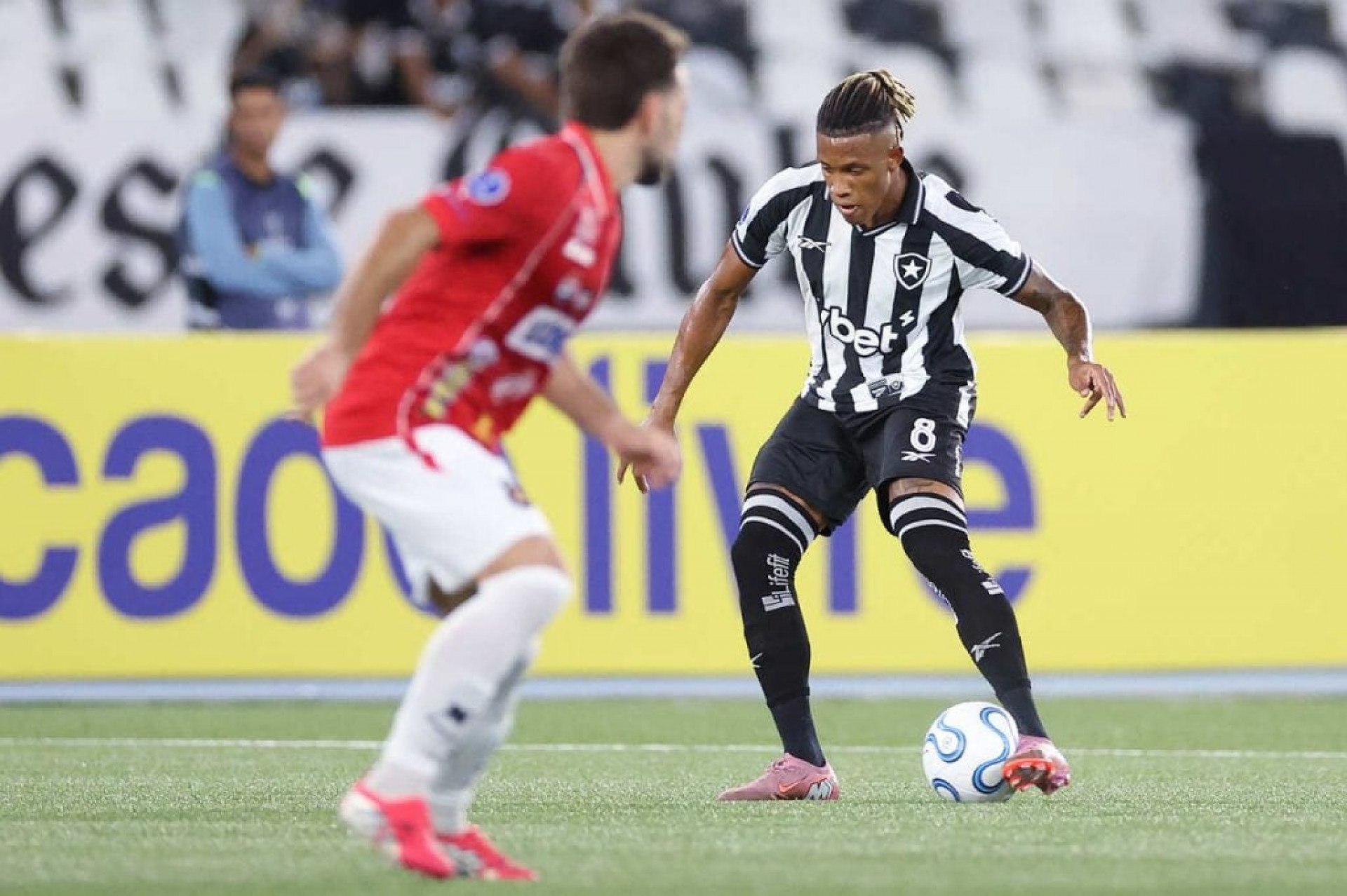 Na estreia de Franclim Carvalho, Botafogo empata com Caracas pela Sul-Americana