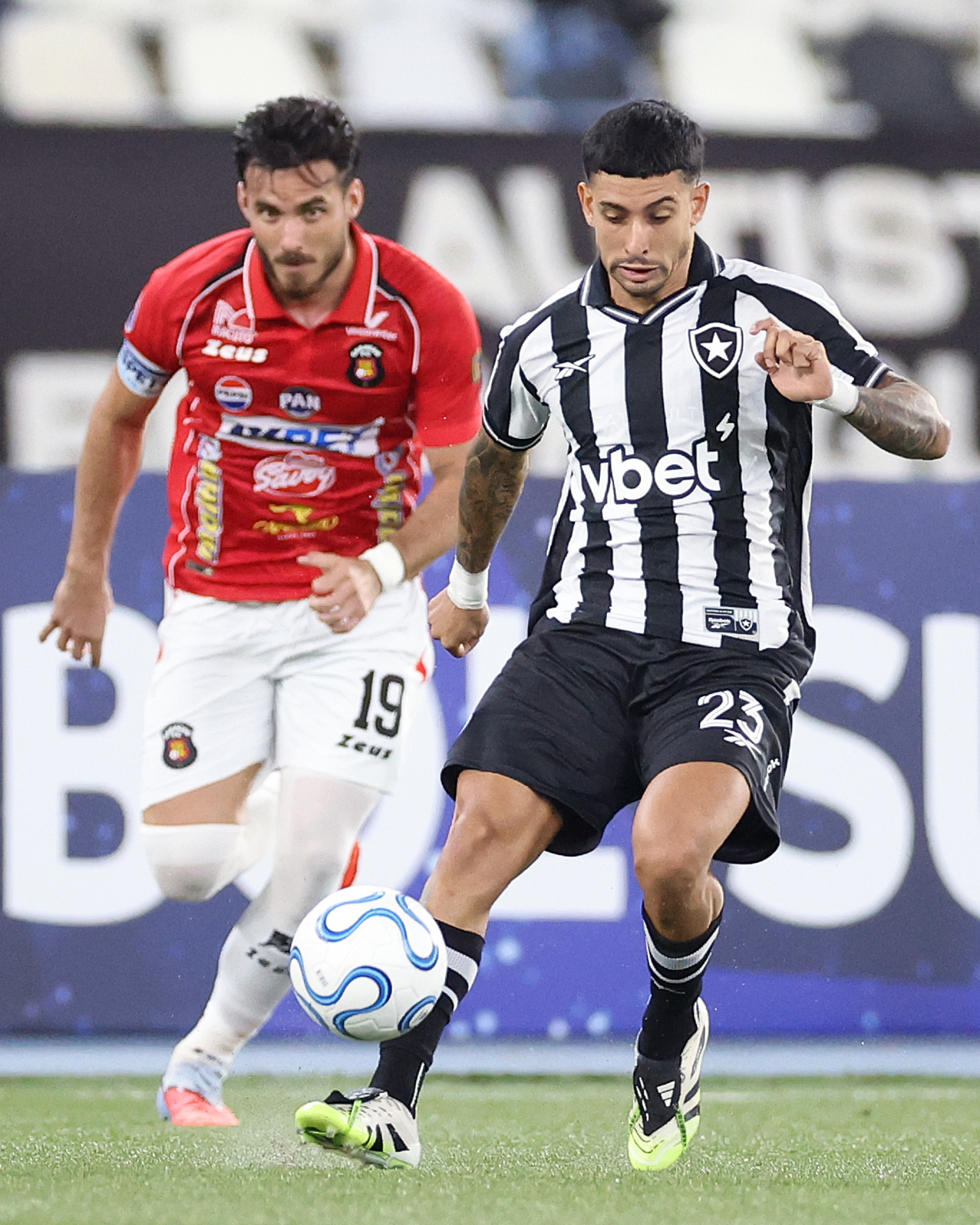Santiago.  BOTAFOGO x Caracas VEN pelo Conmebol Sulamericana no Estadio Nilton Santos, 09 de Abril de 2026, Rio de Janeiro, RJ, Brasil.  - Vítor Silva/Botafogo