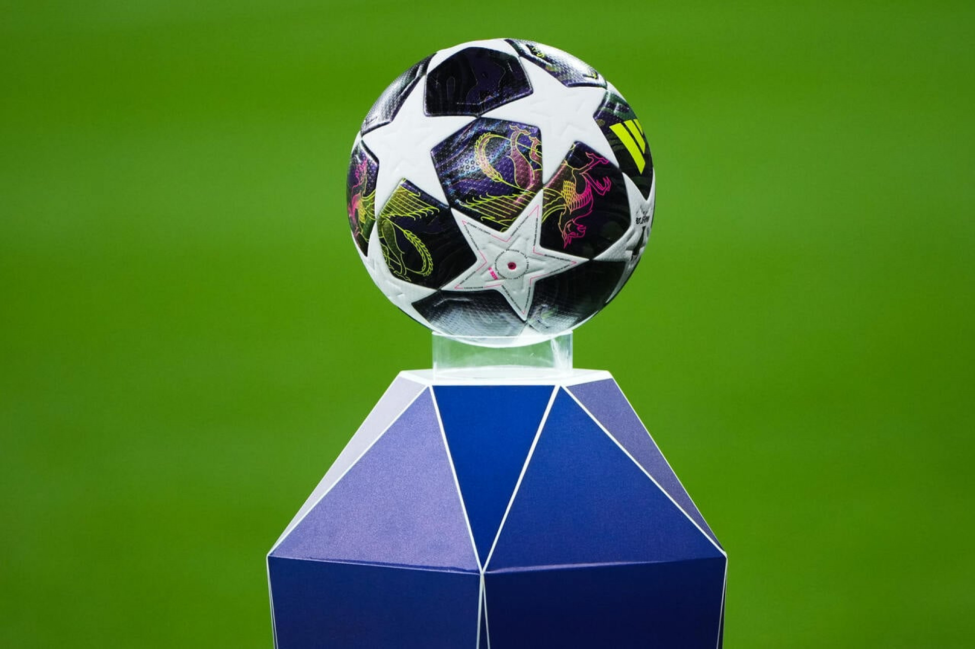 Nike avan&ccedil;a para assumir bolas da Champions