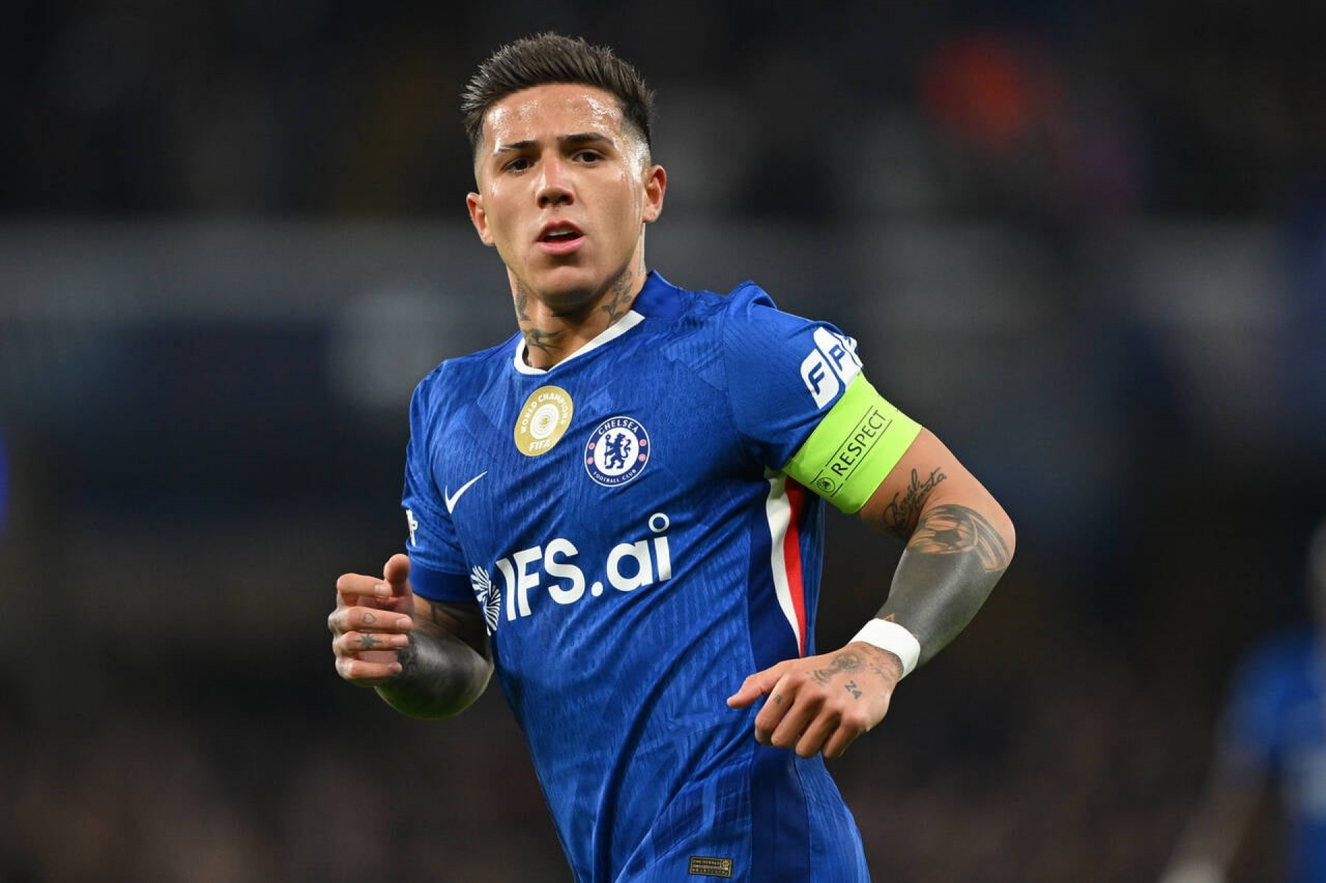 Enzo Fern&aacute;ndez pede desculpas ao Chelsea e encerra pol&ecirc;mica