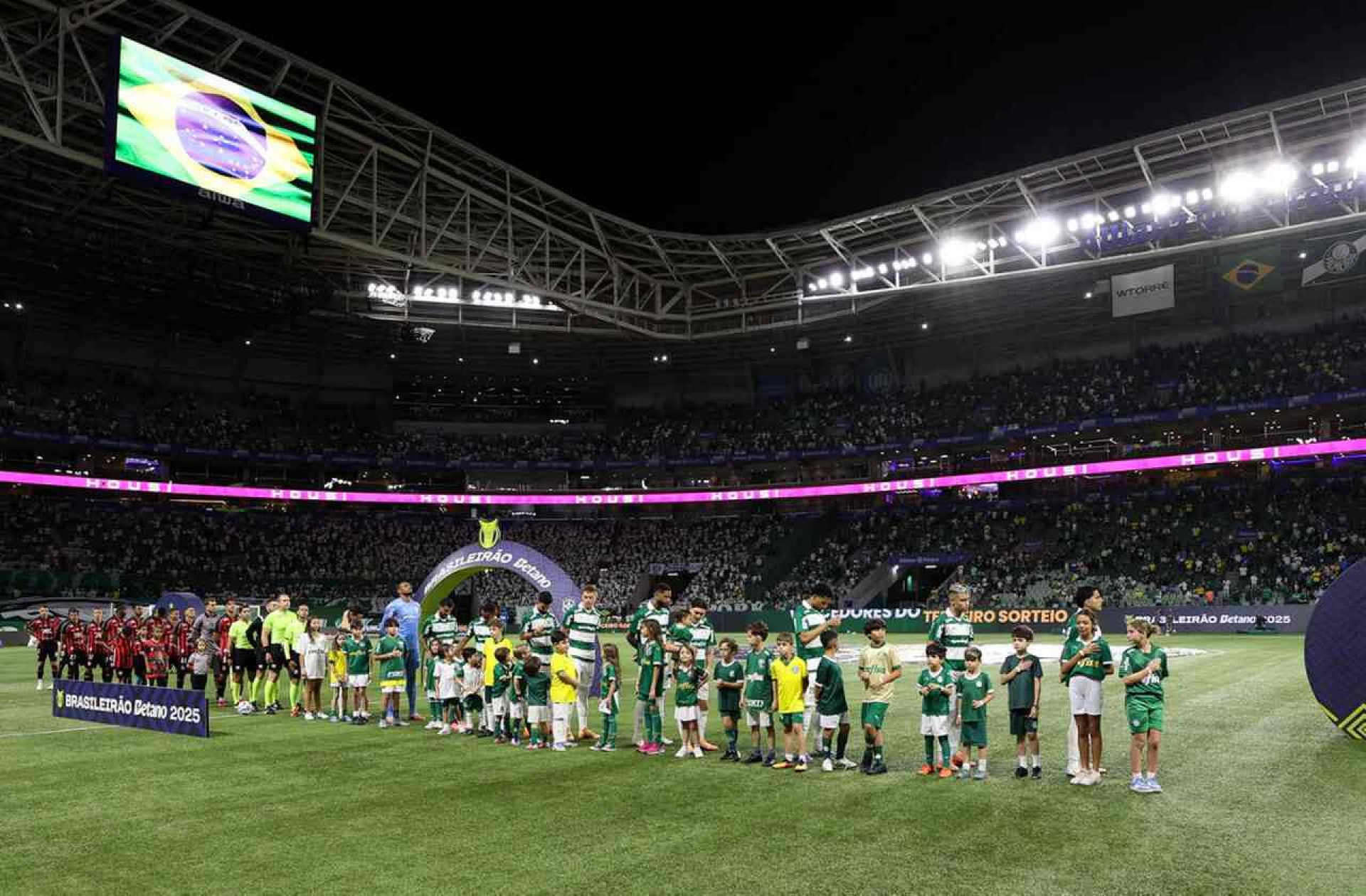 Banco avan&ccedil;a para assumir naming rights do est&aacute;dio do Palmeiras