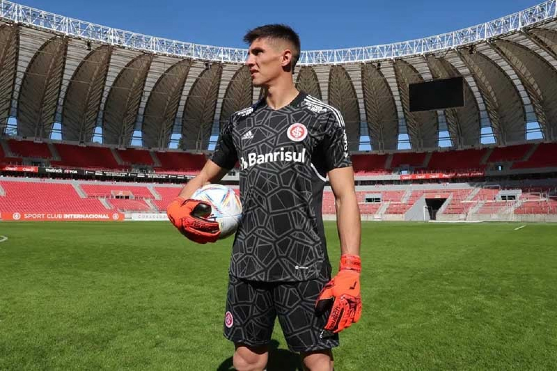 Internacional avan&ccedil;a para renovar contrato de Thiago Maia