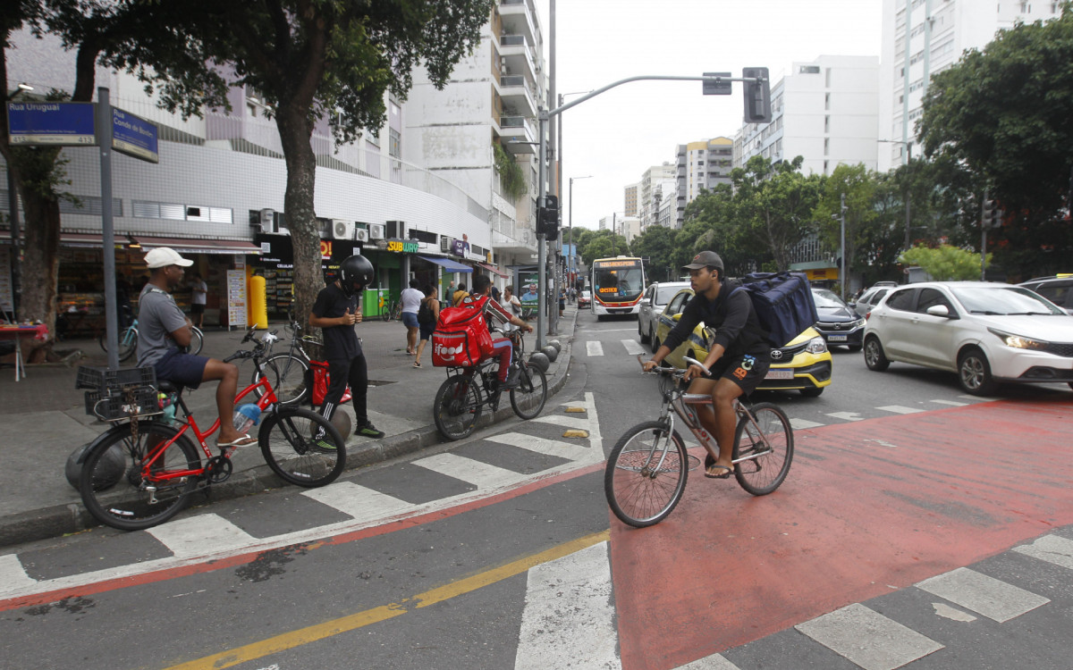 Obras para Implementação de uma nova ciclovia na Tijuca. Na foto, trecho entre a Praça Sans Pena e a Rua Uruguai, nesta sexta-feira (10).