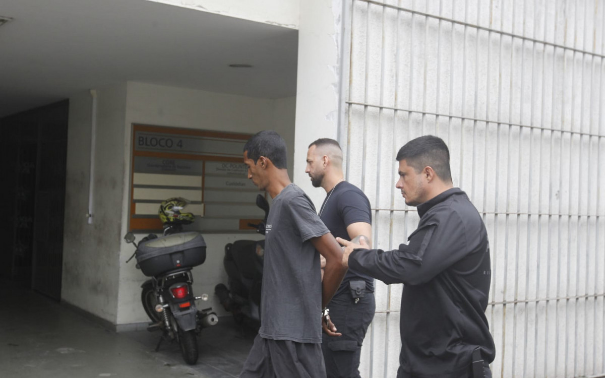 Foragido preso durante a operação na comunidade Novo Jardim, em Realengo