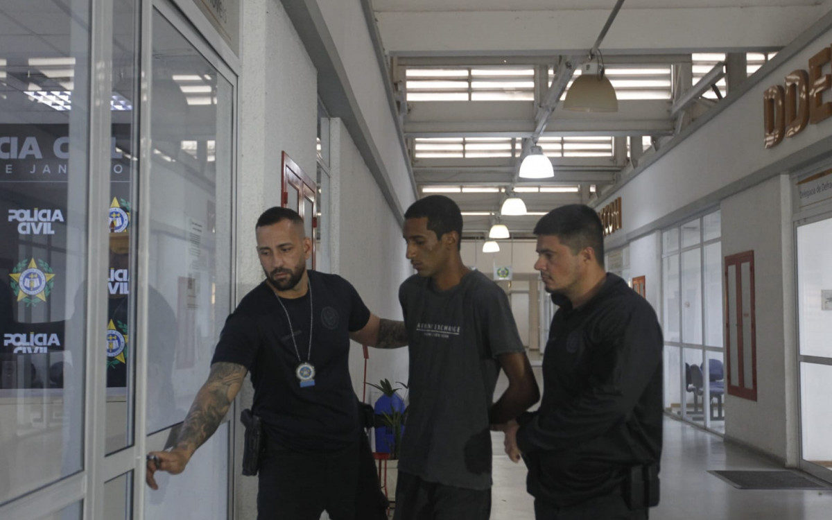 Foragido preso durante a operação na comunidade Novo Jardim, em Realengo