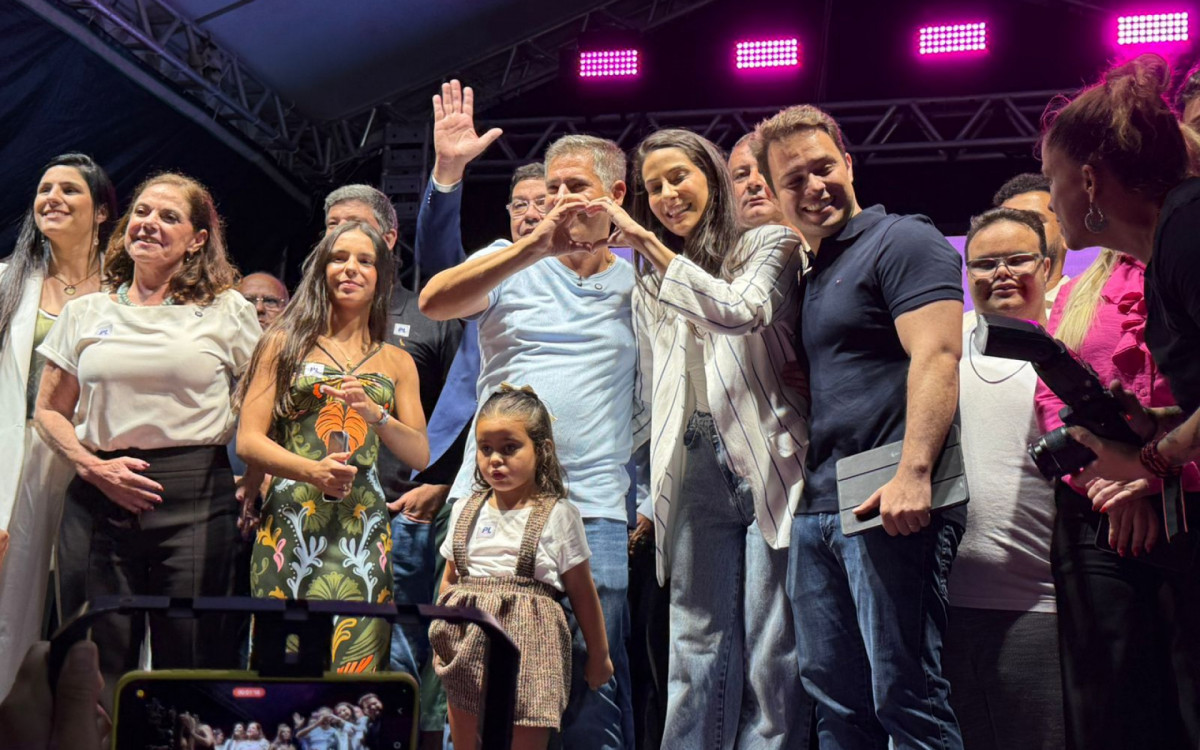 O percurso entre o Centro de Cabo Frio e o local da cerimônia, normalmente feito em poucos minutos, ultrapassou meia hora.