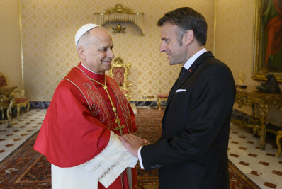 Macron e papa Leão XIV discutem guerra no Oriente Médio em encontro no Vaticano