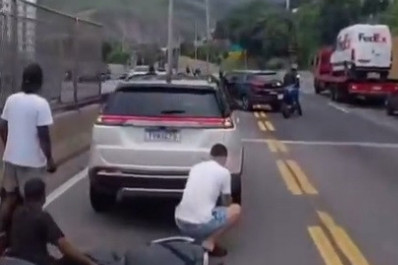Vídeo: tiroteio fecha Linha Amarela e provoca pânico em motoristas