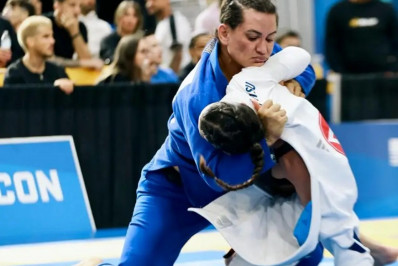 Simone Pinheiro amplia domínio no Jiu-Jitsu e se testa no adulto após temporada dominante