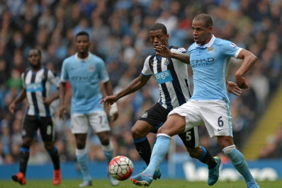 Brasileiro ex-Manchester City anuncia aposentadoria dos gramados