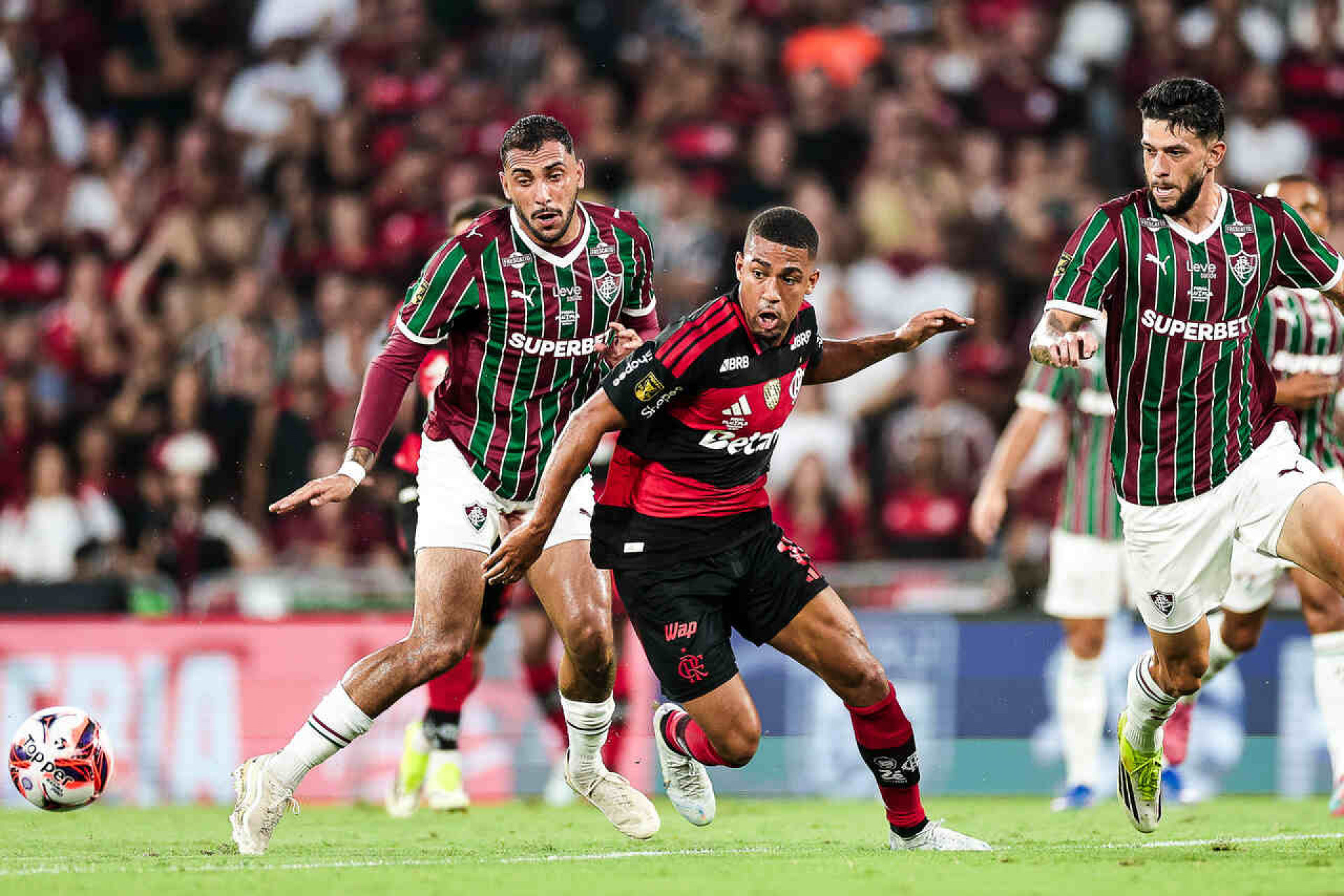 Fluminense entende que seria “batalha perdida” barrar adiamento do Fla-Flu