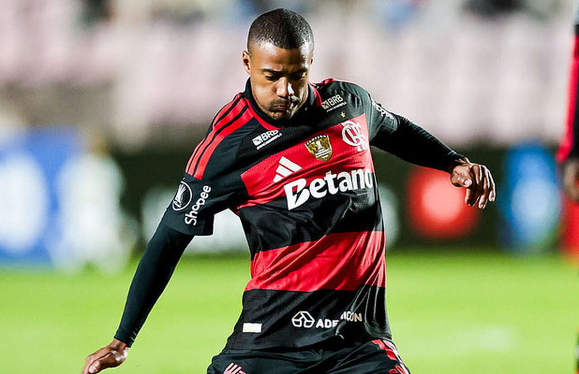 Titular pela primeira vez com Jardim, De la Cruz atinge sequ&ecirc;ncia no Flamengo