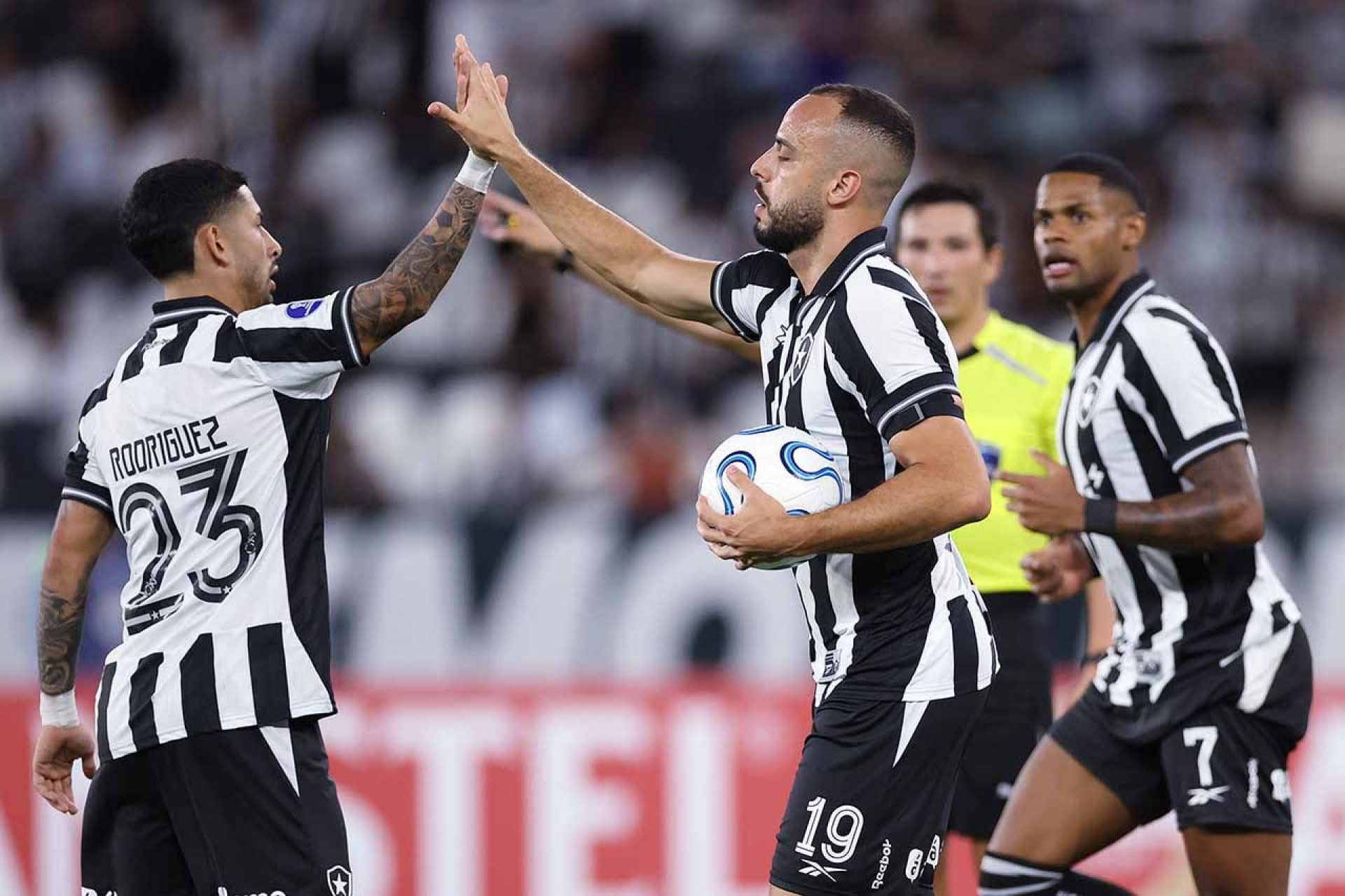 Arthur Cabral ganha moral ap&oacute;s novo gol pelo Botafogo: “Muito importante”