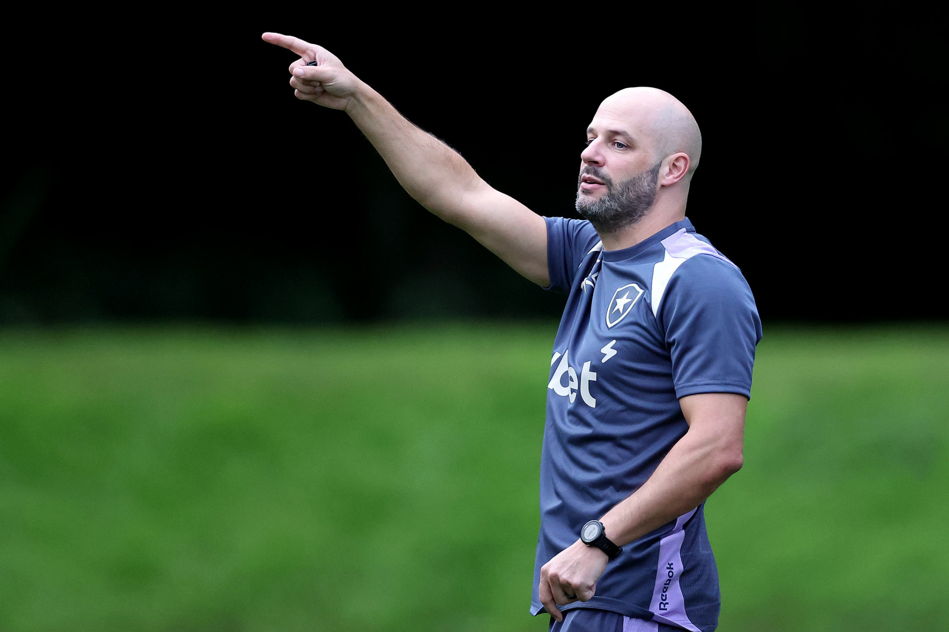 Titular do Botafogo é dúvida para o jogo diante do Coritiba