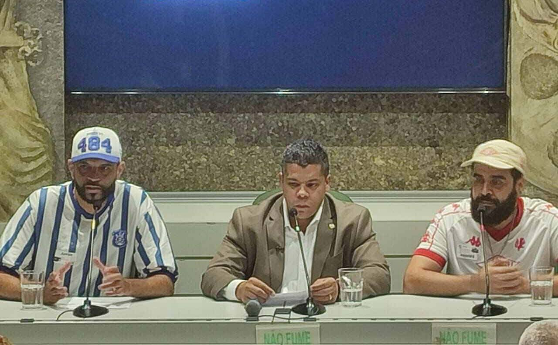 C&acirc;mara do Rio homenageia torcidas tradicionais e critica elitiza&ccedil;&atilde;o nos est&aacute;dios