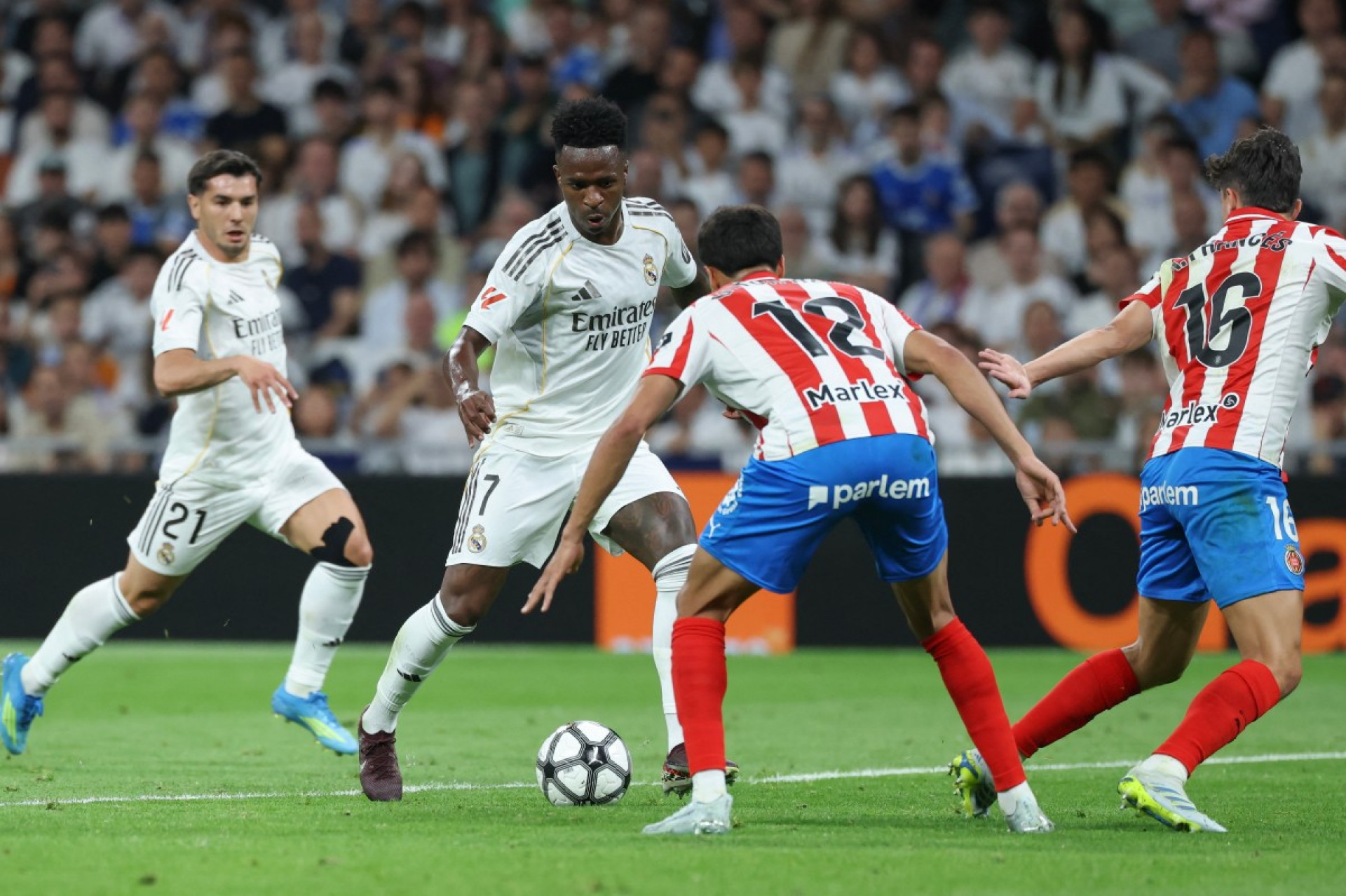 Real Madrid empata com Girona e se complica na briga pelo título espanhol