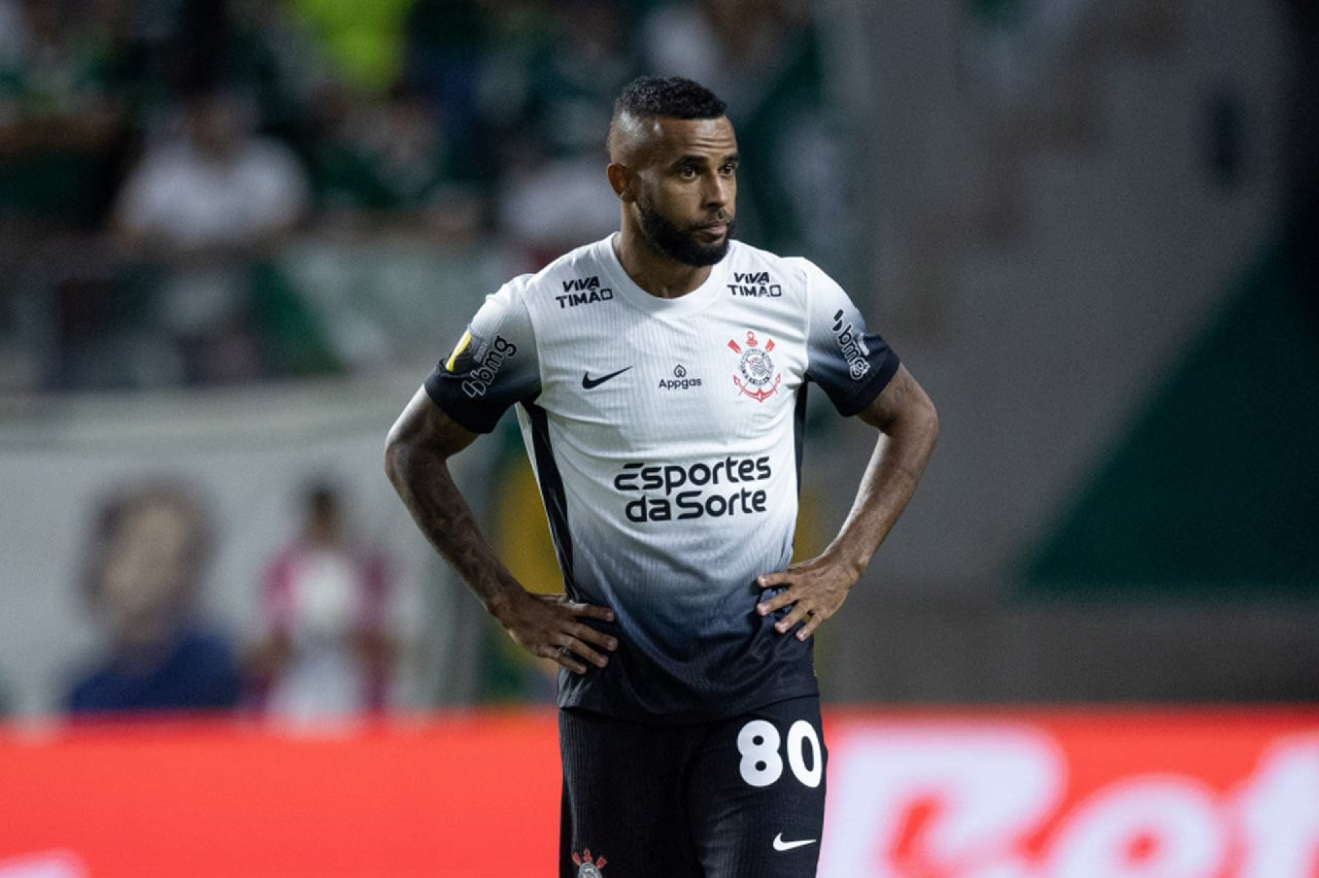 Diniz abre di&aacute;logo para reintegrar Alex Santana ao elenco do Corinthians