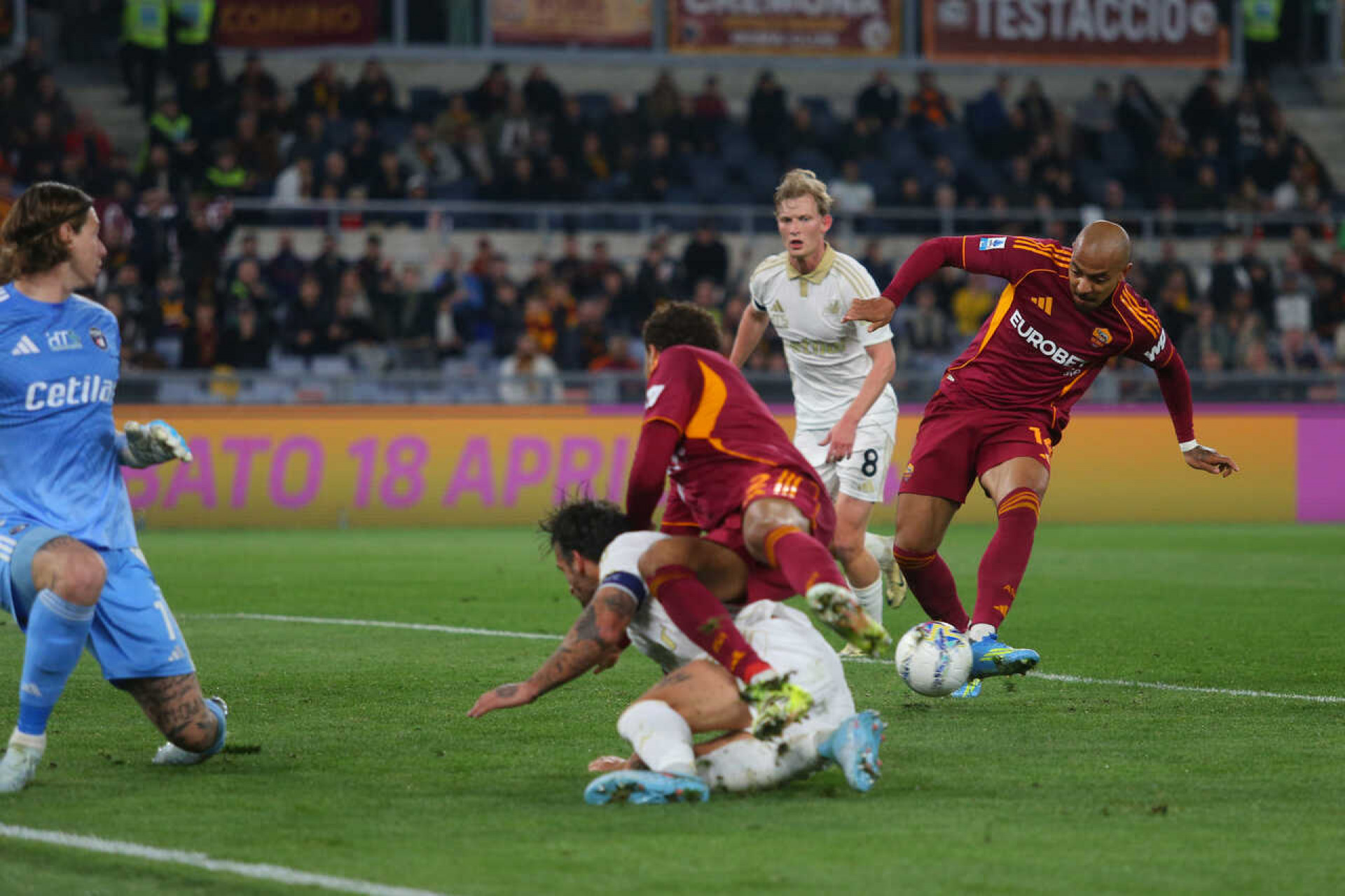 Holand&ecirc;s faz hat-trick, e Roma vence o Pisa com tranquilidade pelo Italiano