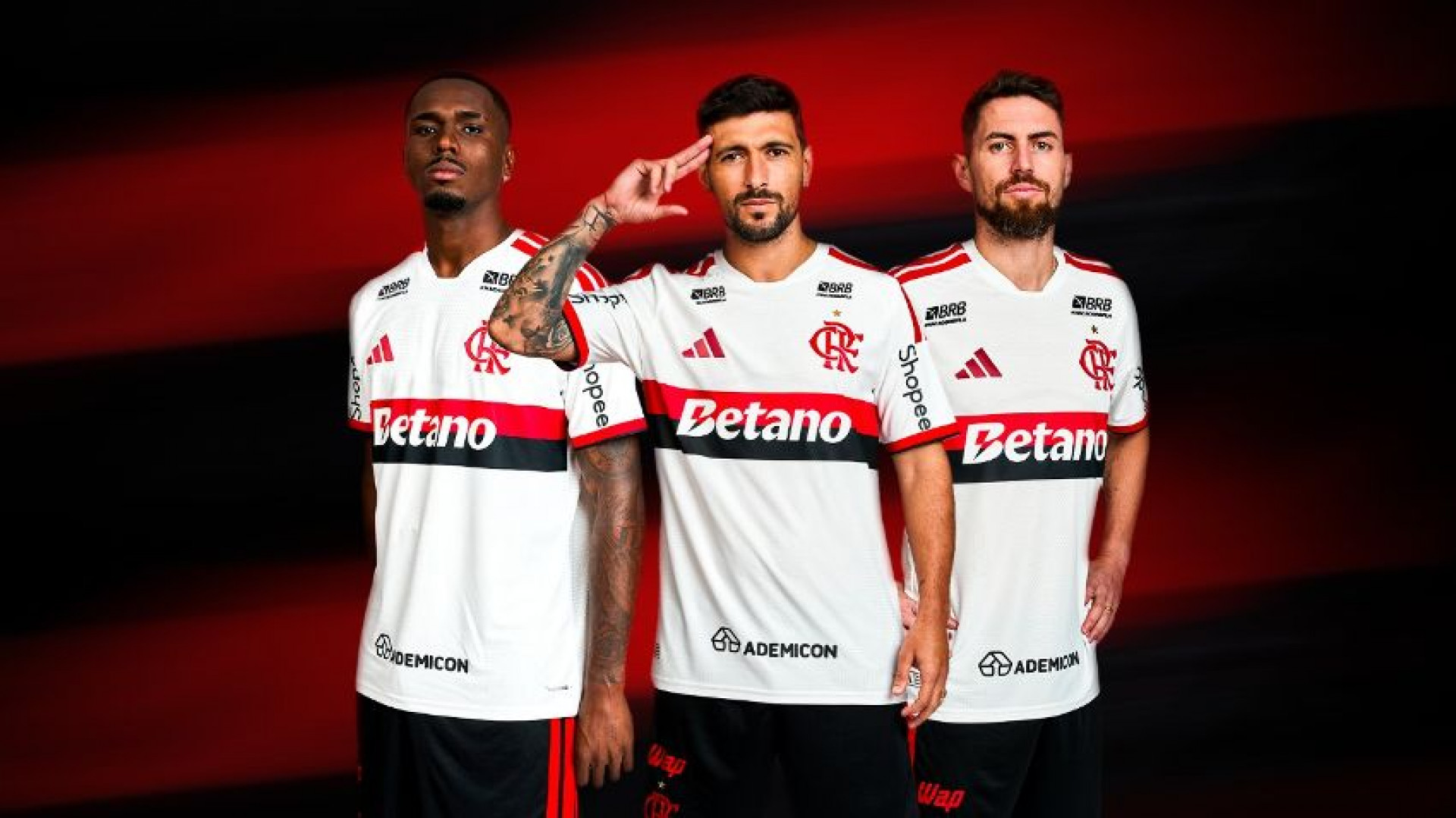Nova camisa branca do Flamengo tem detalhes em vermelho e listras rubro-negras - Divulgação/Adidas
