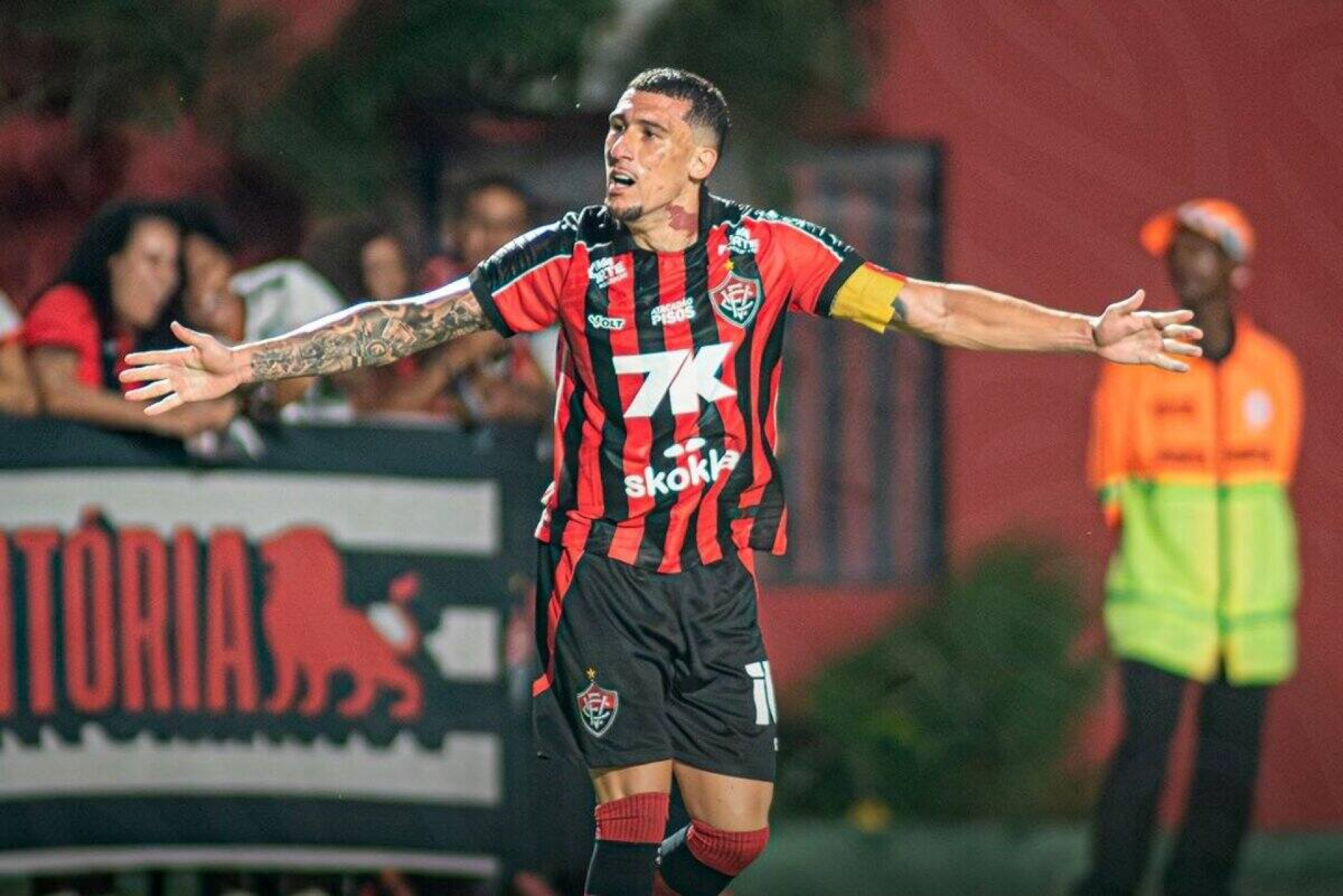 Vit&oacute;ria x S&atilde;o Paulo: onde assistir, escala&ccedil;&otilde;es e arbitragem