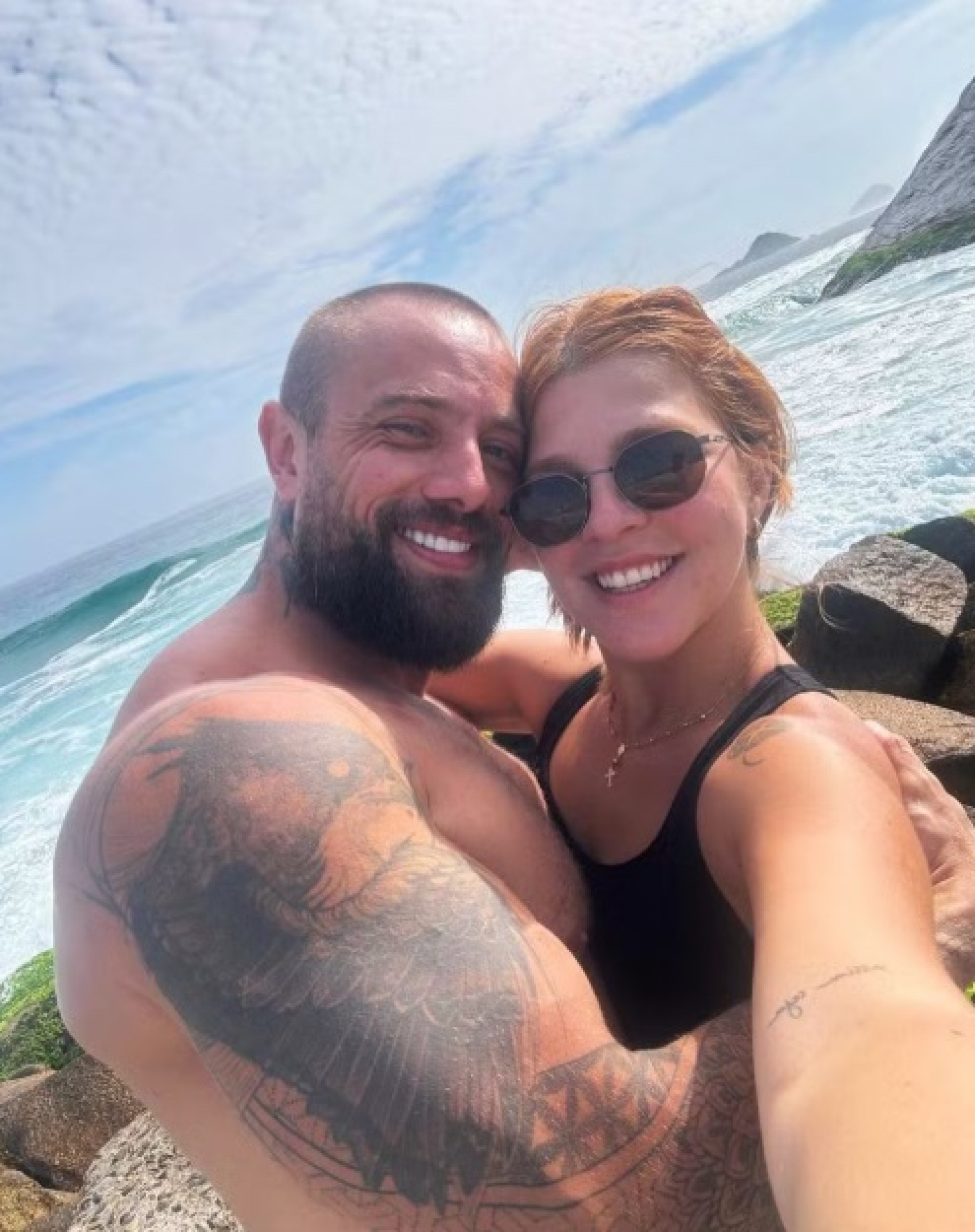 Rafael Cardoso anuncia separação de Carol Ferraz após dois anos de relacionamento