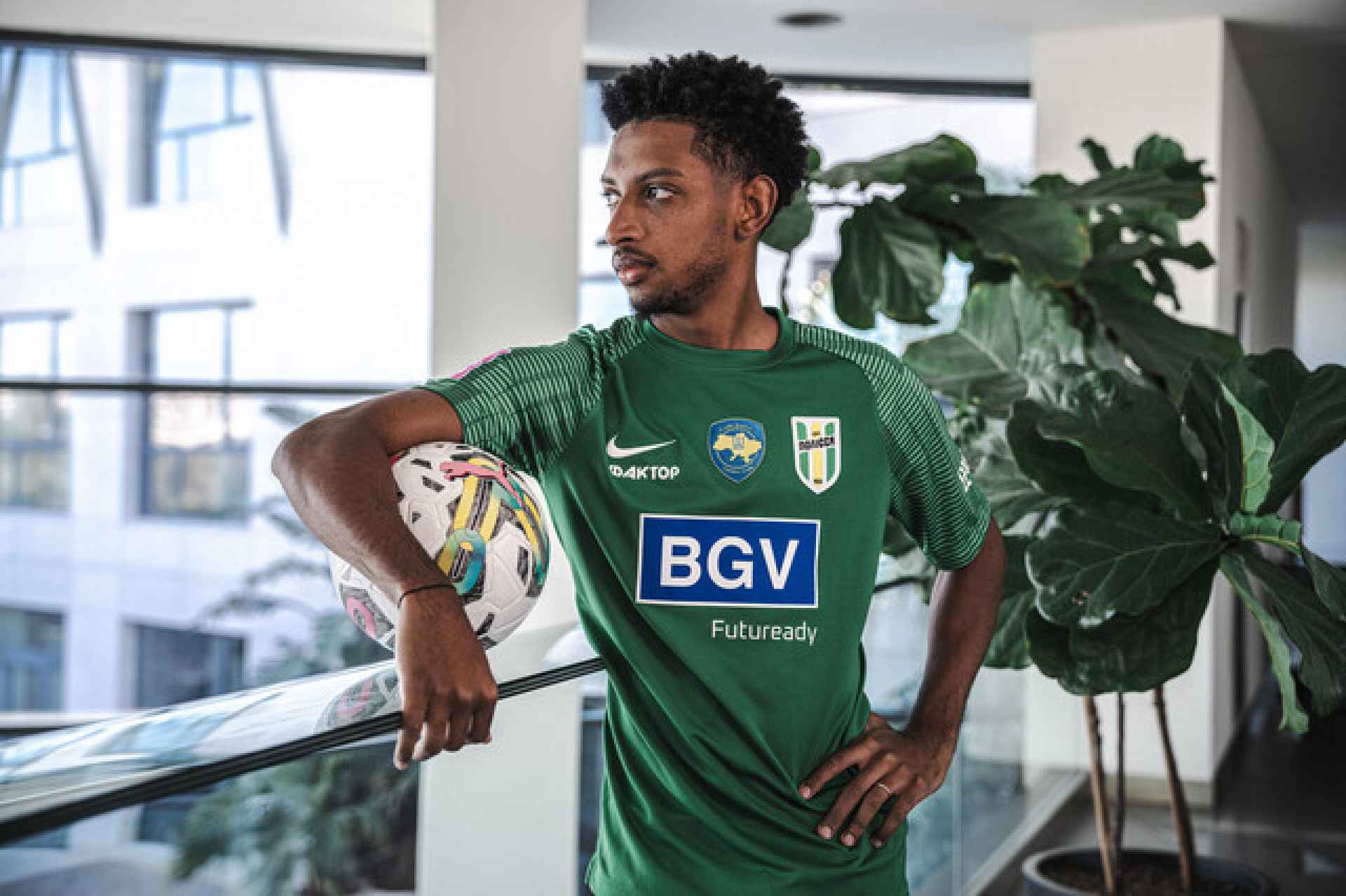 Brasileiro rescinde com clube ucraniano por causa da guerra e relata pânico: 'Janela tremia'