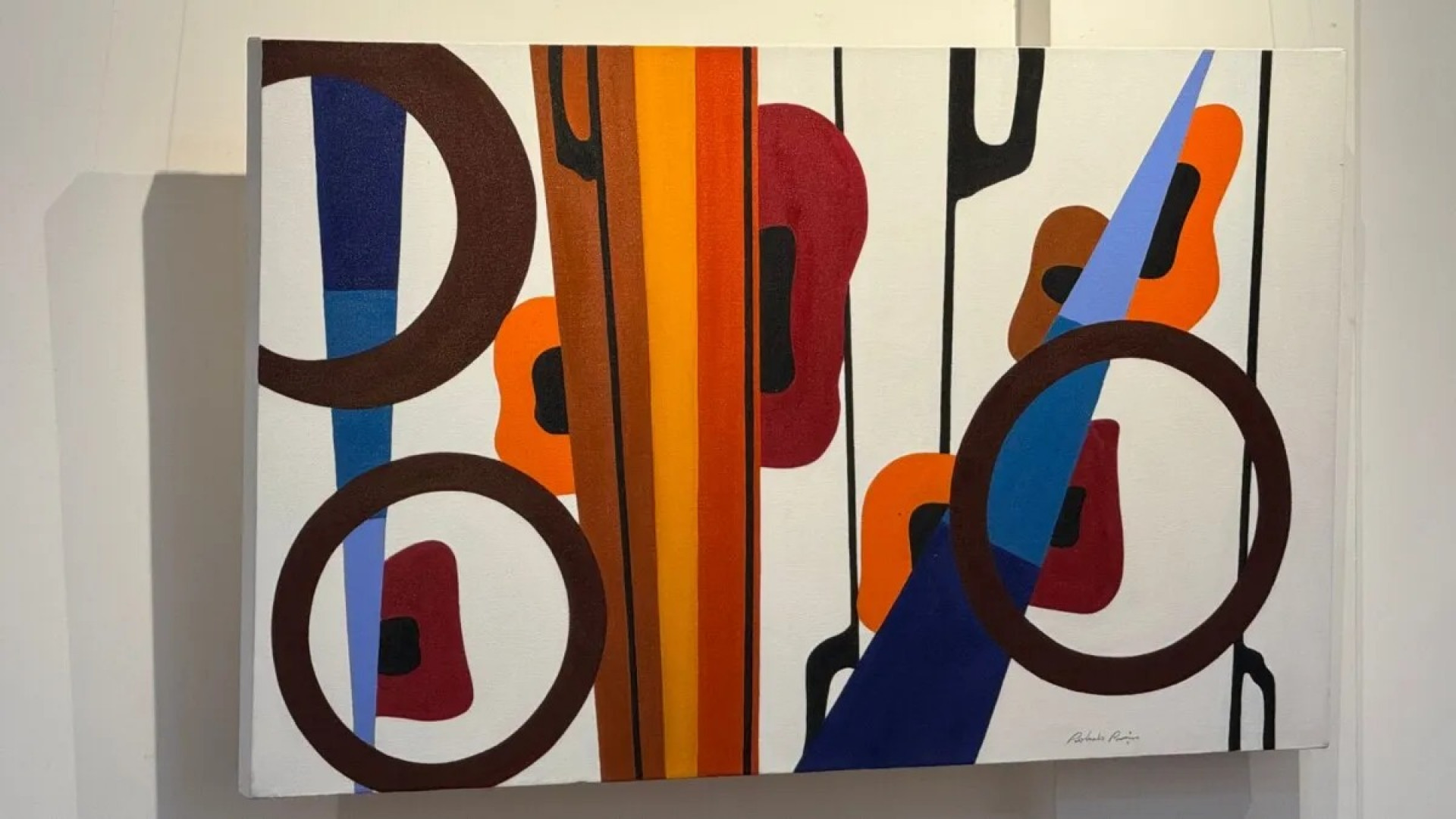 Visitantes prestigiam exposição de arte abstrata no centro histórico de Cabo Frio. - Reprodução/