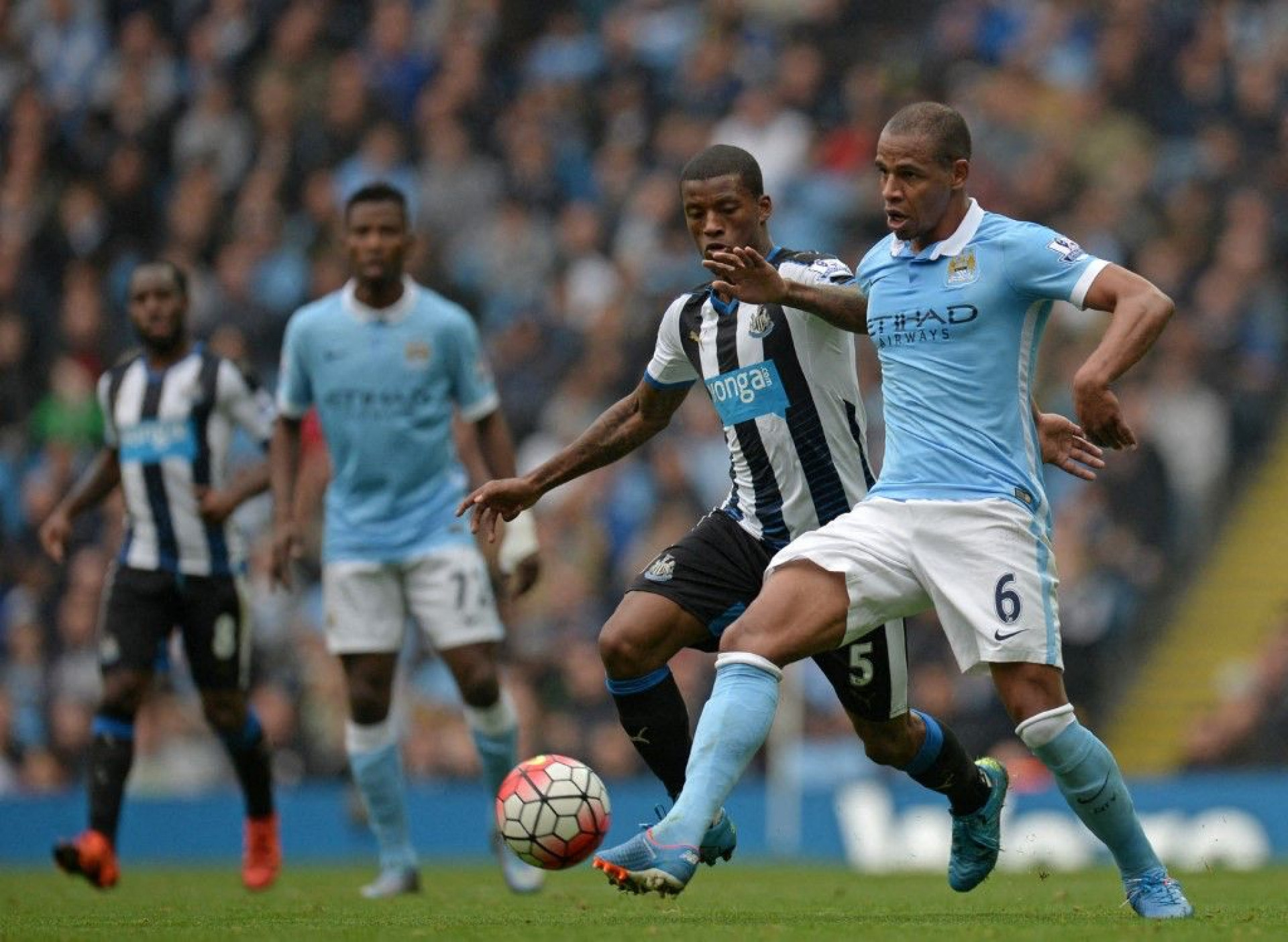 Brasileiro ex-Manchester City anuncia aposentadoria dos gramados