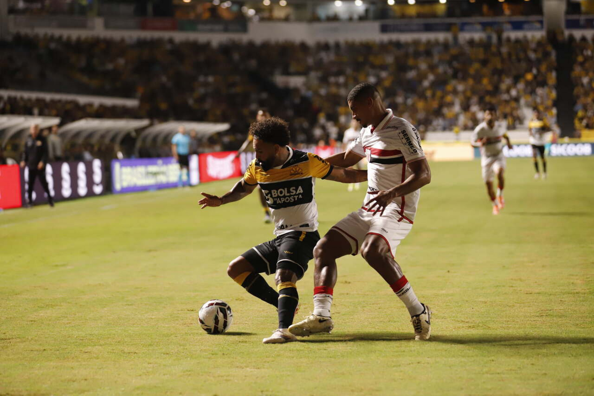 Otero faz gola&ccedil;o de falta nos acr&eacute;scimos, e Crici&uacute;ma vence Botafogo-SP