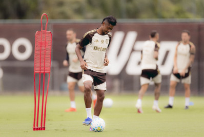 Flamengo encaminha renovação do contrato de Bruno Henrique