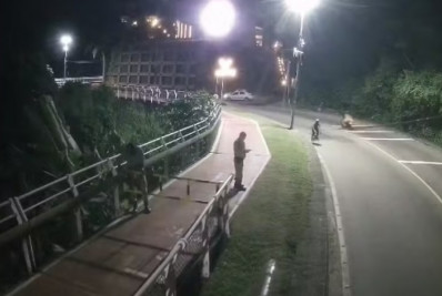 Ciclovia Tim Maia é fechada após ondas de até 2 metros na orla