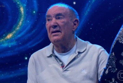Renato Aragão vai às lágrimas em homenagem no 'Caldeirão com Mion'