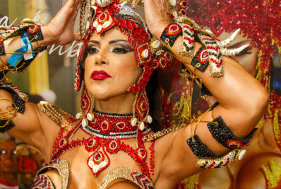 Alice Alves é a nova rainha de bateria da Estácio de Sá