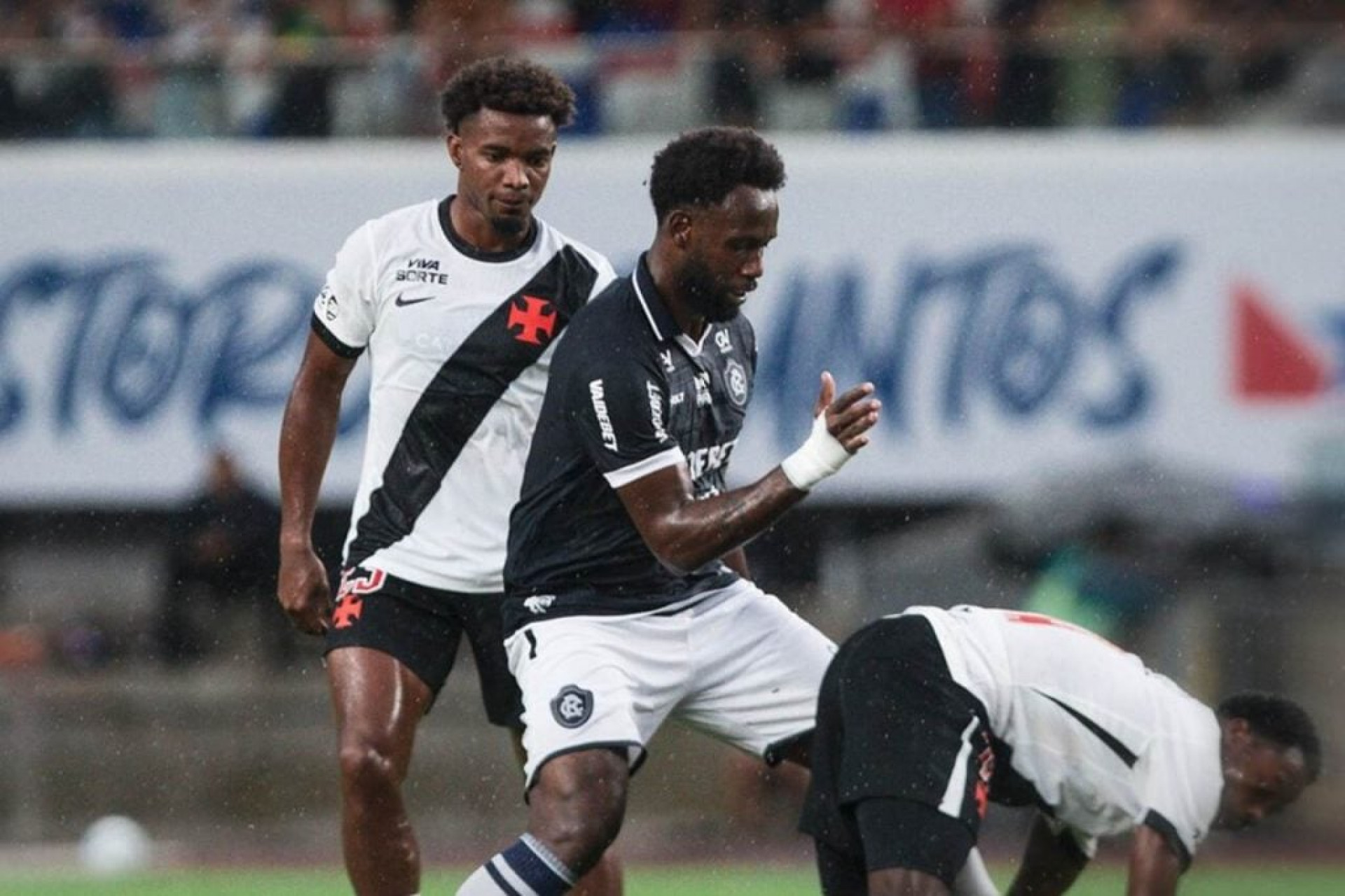 Remo e Vasco empatam em jogo movimentado no Mangueir&atilde;o