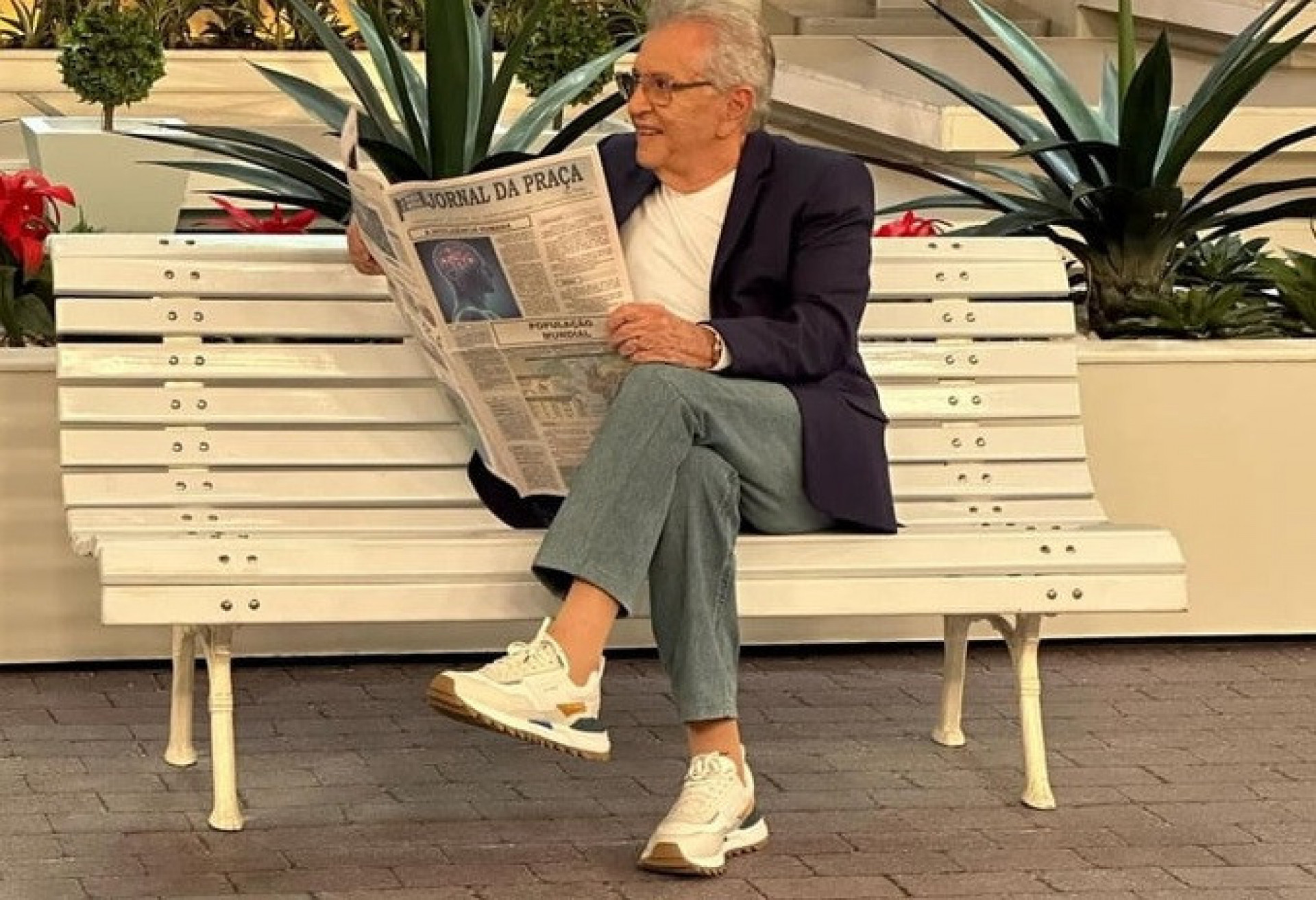 Carlos Alberto de Nóbrega comanda o humorístico 'A Praça é Nossa' - Reprodução/Instagram 