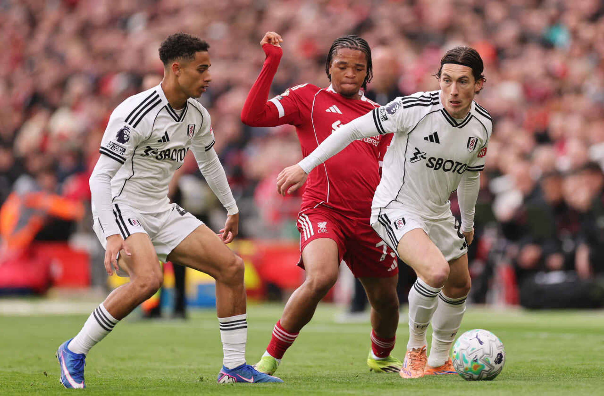 Salah marca, Liverpool bate Fulham e segue firme no G5 da Premier League