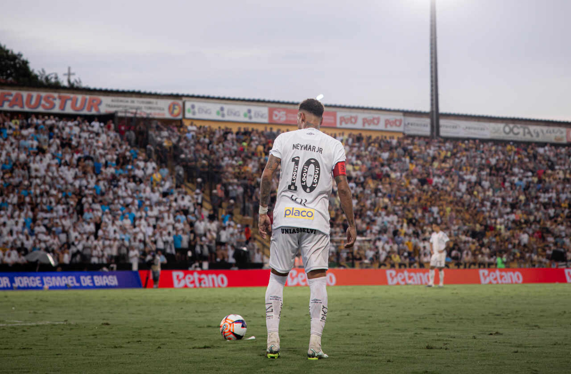Ancelotti abre o jogo sobre Neymar na Sele&ccedil;&atilde;o: “Ele est&aacute; no caminho certo”