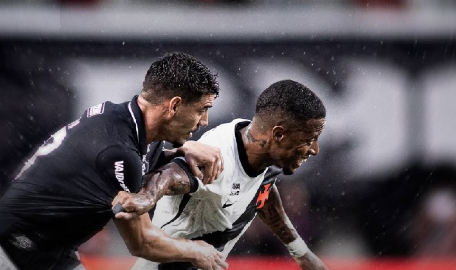 Forte chuva fez com que jogo fosse adiado em meia hora - Matheus Lima / Vasco