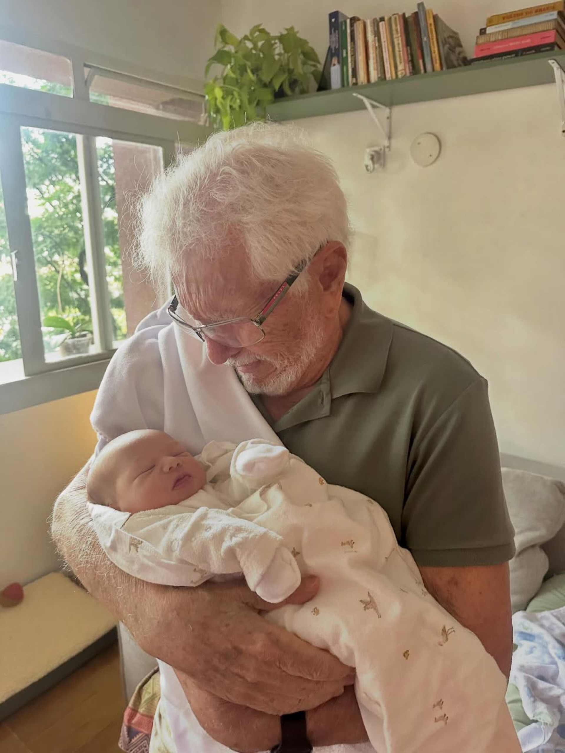 Carlos Alberto de Nóbrega conheceu o novo bisneto  - Reprodução/Instagram 