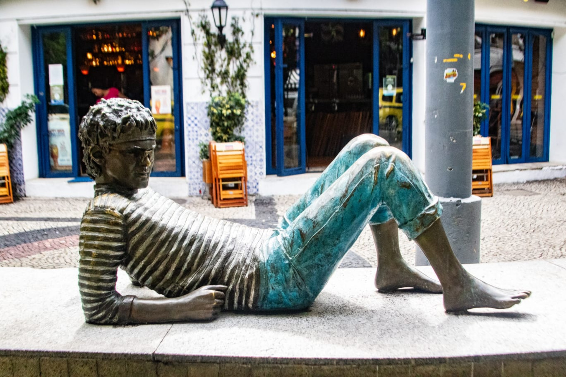 Estátua do compositor Cazuza foi vandalizada  - Érica Martin / Agência O Dia 